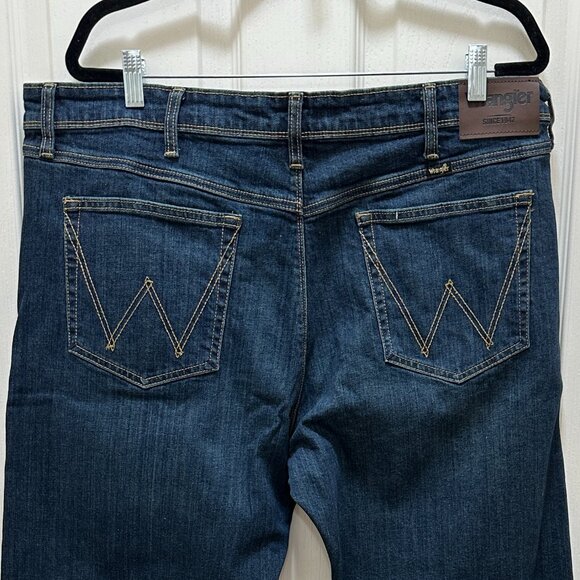 Wrangler Men's Jeans Size 38X30 Dark Blue Free To Stretch Regular Fit Casual NEW - Picture 11 of 13